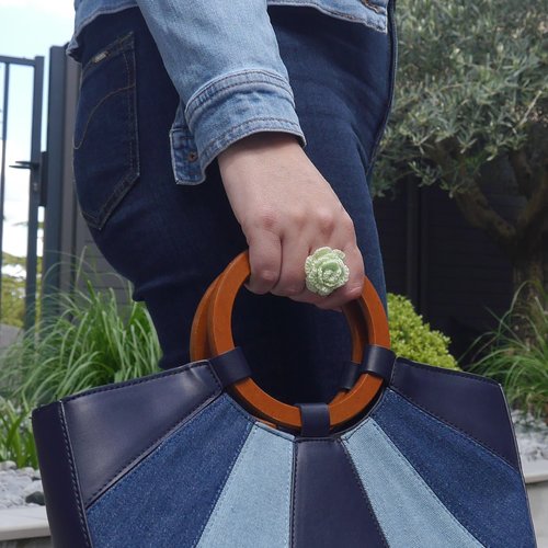 Bague vert pistache au crochet