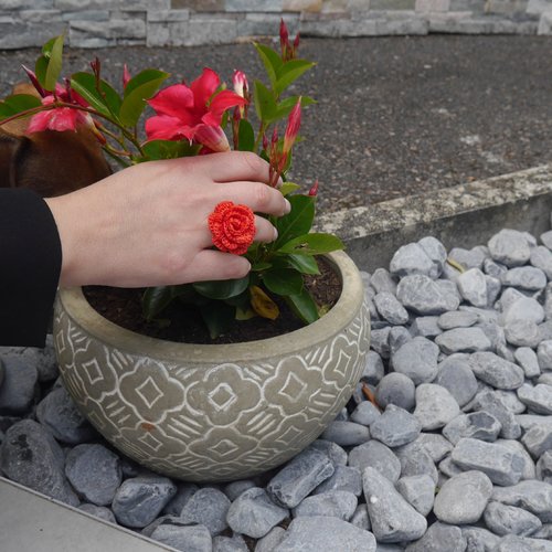 Bague rouge au crochet