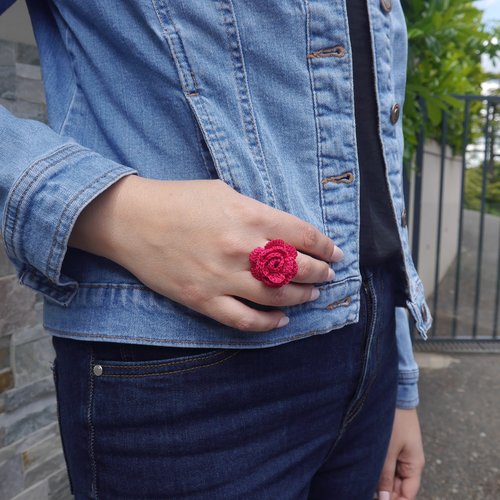 Bague rose fuchsia au crochet