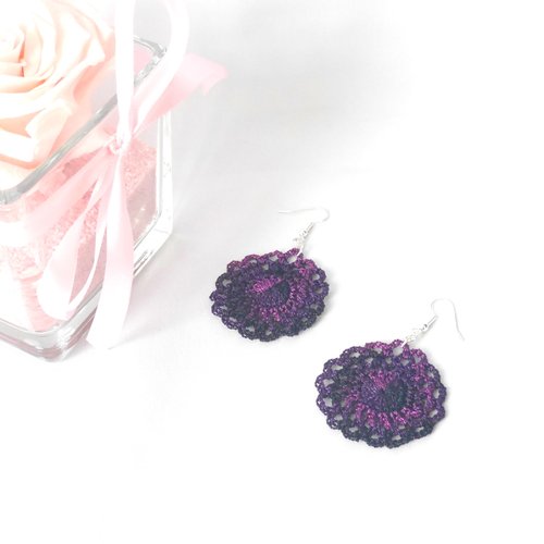 Boucles d'oreilles pendantes violet nuancé