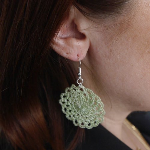 Boucles d'oreilles pendantes vert pistache
