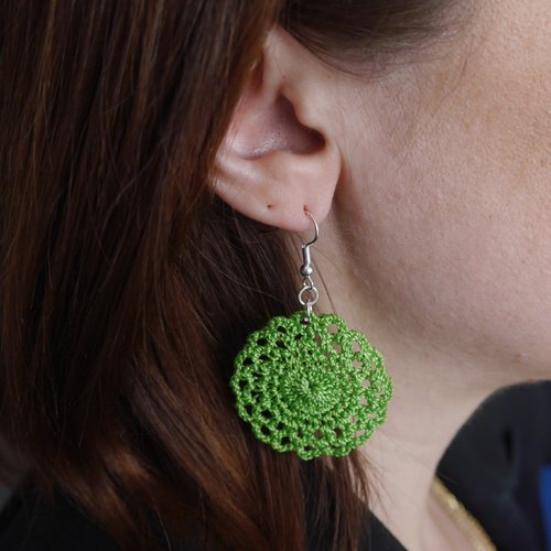 Boucles d'oreilles pendantes vert cru