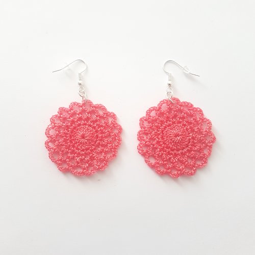 Boucles d'oreilles pendantes corail