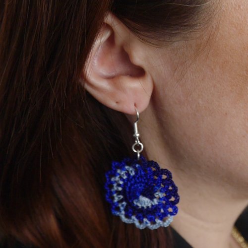 Boucles d'oreilles pendantes bleu nuancé