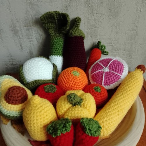 Lot dinette au crochet alimentation jouet fruits et légumes, viande...