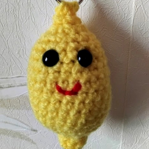 Porte-clé citron au crochet fait main | amigurumi kawaii artisan