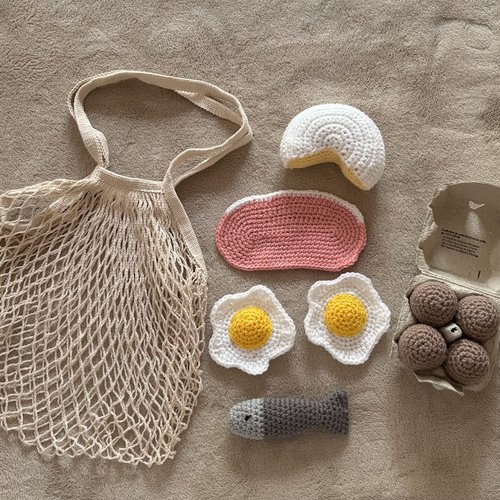 Dinette au crochet montessori – lot épicerie avec œufs, jambon, poisson et sac filet – jeu d'imitation enfant – cadeau fait main