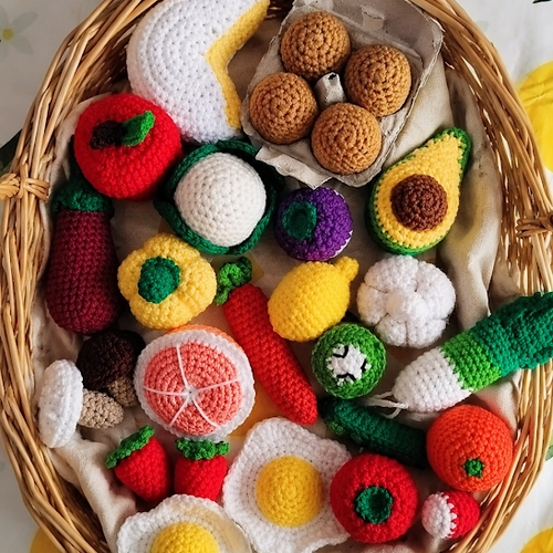 Gros lot de dinette au crochet pour des heures de jeux d’imitation, jeux de cuisine.