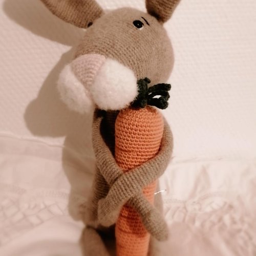 Carotte au crochet fait main en coton oeko-tex en grand format accessoire de barnabé ou jouet bébé.