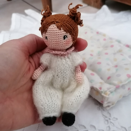 Mini poupée au crochet fait main en coton