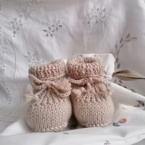 Chaussons bébé au tricot fait main premier âge 0.3mois