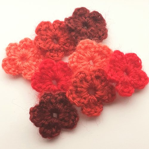 Lot 8 fleurs en laine applique au crochet 2,5 cm tons rouge