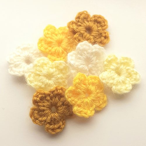 Lot 8 fleurs en laine applique au crochet 2,5 cm tons jaune