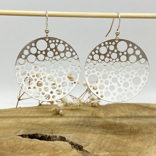 Boucles d’oreilles métal à trous