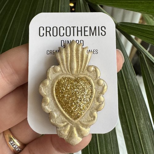 Broche ex voto dorée