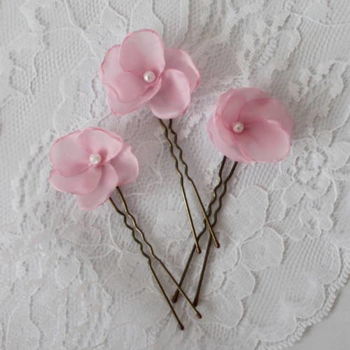 3 pics chignon petites fleurs tissu rose clair 
