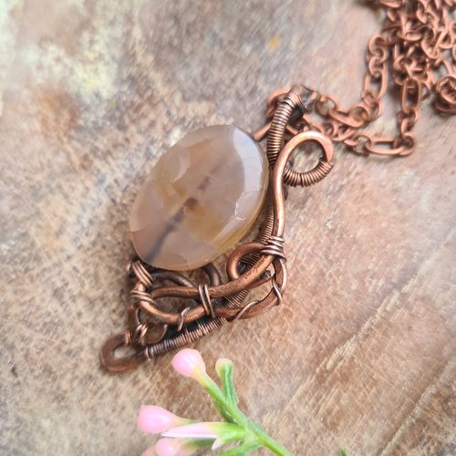 Collier pendentif en agate naturelle et cuivre patiné « brume d’automne » – bijou artisanal unique