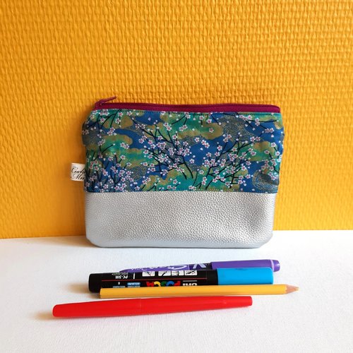 Trousse plate bleue fleurie accessoire tissu japonais