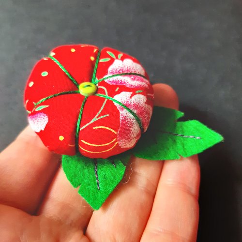 Broche fleurs rouges pivoines accessoire japonais asiatique kanzashi