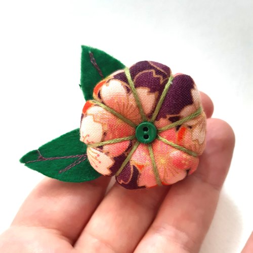 Broche fleurs accessoire japonais asiatique kanzashi