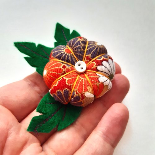 Broche fleurs accessoire japonais asiatique kanzashi