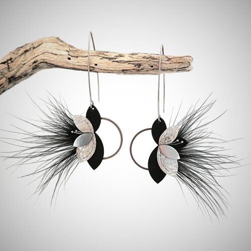 Longues boucles d'oreilles "evanescence", boucles d'oreilles florales en cuir véritable noir et argenté ornées de plumes