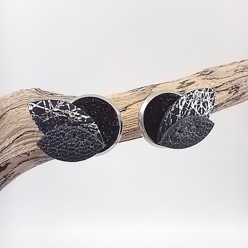 Boucles d'oreilles géométriques à feuillage en cuir bleu marine et argenté cousu main, puces d'oreilles en cuir et inox pour femme