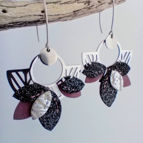 Boucles d'oreilles "jungle" en cuir noir pailleté argenté et rose et acier inox, boucles d'oreilles géométriques à longs crochets