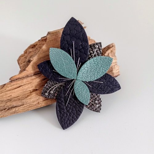Broche fleur en cuir luna bloom – coloris mirage | bijou cuir violet, turquoise et argent brodé main