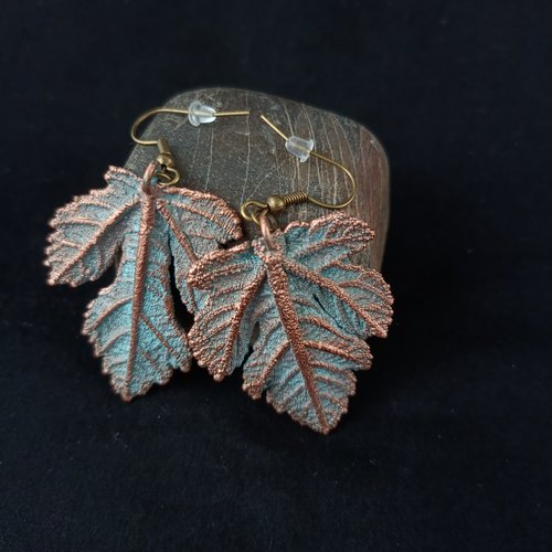 Boucles d’oreilles feuille de figuier cuivre – bijou botanique naturel