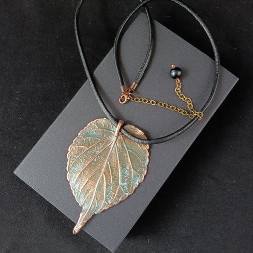 Pendentif feuille de tilleul en cuivre – bijou botanique naturel, électroformé à la main