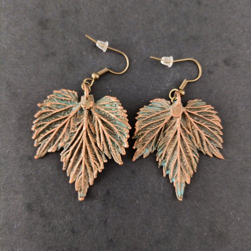 Boucles d’oreilles feuilles de vigne en cuivre – bijou naturel et fait main
