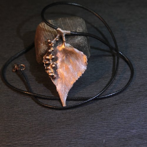 Collier feuille en cuivre