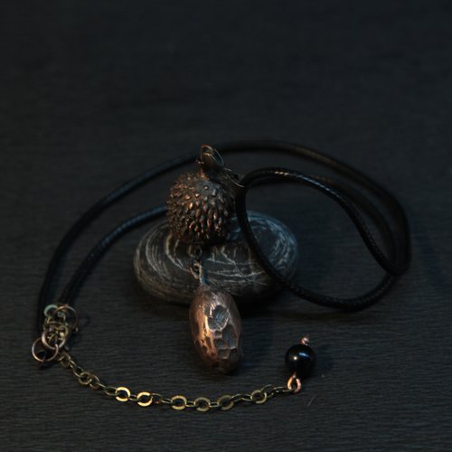 Collier en cuivre – gland naturel cuivré – bijou botanique artisanal