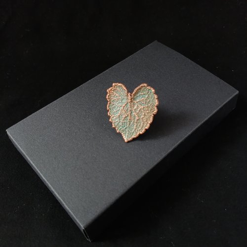 Bague feuille cuivre – bijou botanique unique avec patine vert-de-gris