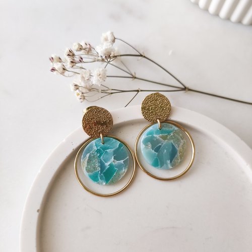 Boucles d'oreilles puces pendantes rondes minimaliste en acier inoxydable doré et pendant effet pierre  turquoise en argile polymère femme