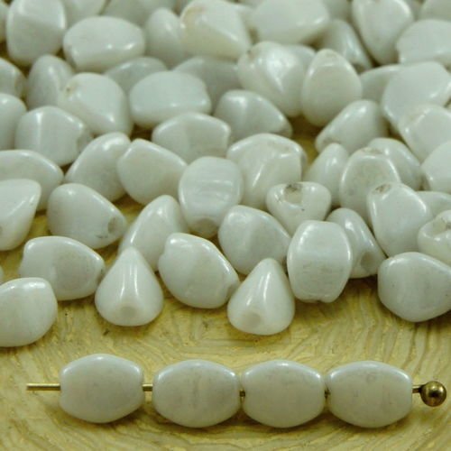 60pcs blanc albâtre opale lustre pincée bicone à facettes entretoise tchèque perles de verre de 5mm sku-33722