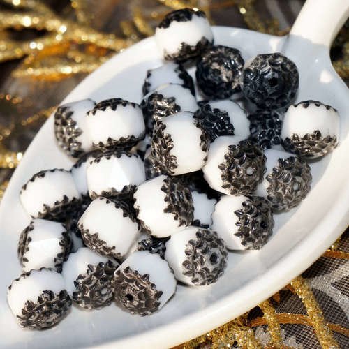 Blanc noir verre tchèque de la cathédrale à facettes perles rondes en bohème 8mm 12pcs sku-16884