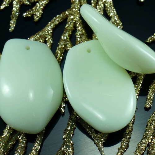 Grand blanc ivoire verre tchèque en forme de dôme ovale perles de focale pendentif pétale un trou de sku-21578