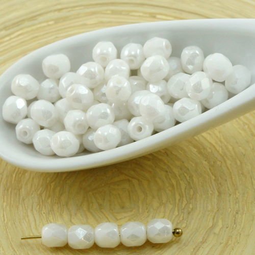 100pcs craie blanche lustre verre tchèque ronde à facettes feu poli petites perles d'entretoise de 4 sku-31561