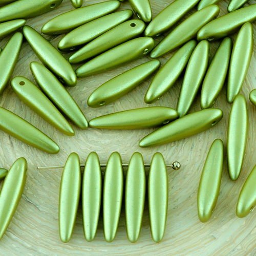 30pcs de perles pastel vert lime preciosa épine poignard plat de feuilles de verre tchèque 5mm x 16m sku-32296