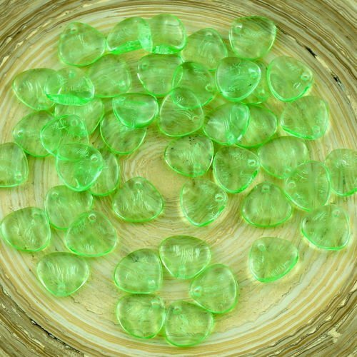 50pcs cristal chrysolite vert tchèque de pétale de rose fleur de plat en verre pressé perles de 8mm  sku-28569