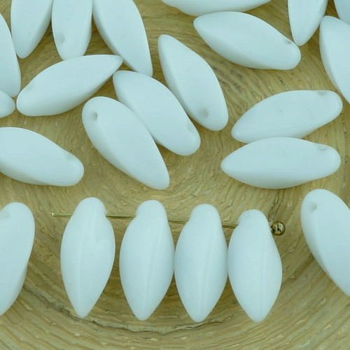 24pcs opaque blanc albâtre de pétale de fleur torsadée poignard tchèque perles de verre 12mm x 6mm sku-32823