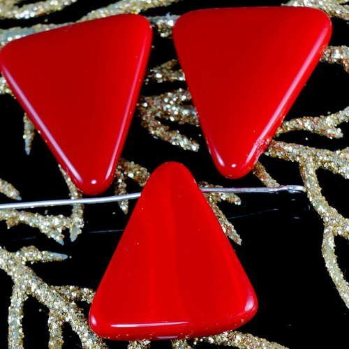 Grand opaque rouge tchèque verre plat triangle perles focal pendentif 26mm x 21mm 2pcs sku-19244