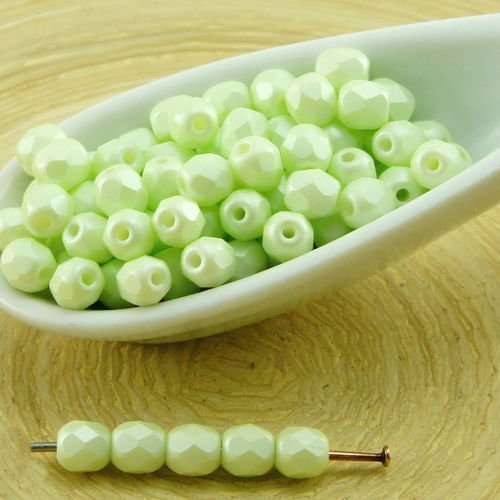 100pcs nacré chrysolite green cotton candy ronde à facettes feu poli petite entretoise tchèque perle sku-33474