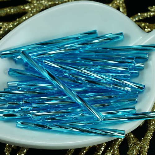 50pcs x 35 mm extra longue turquoise argent bordée torsadées en verre tchèque perles de bugle precio sku-21261