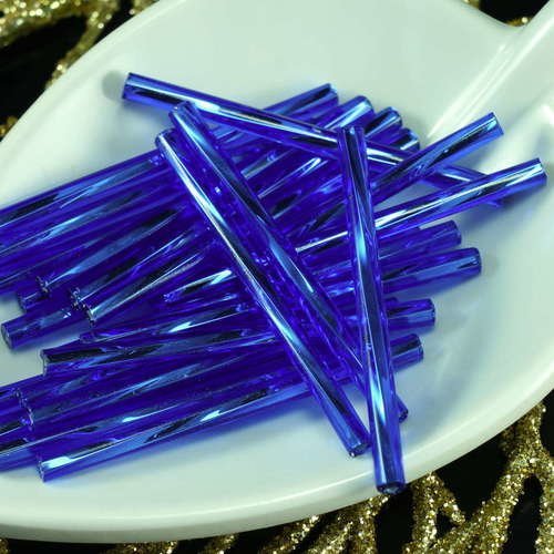 50pcs x 35 mm extra longue bleu argent bordée torsadées en verre tchèque perles de bugle preciosa tu sku-21264