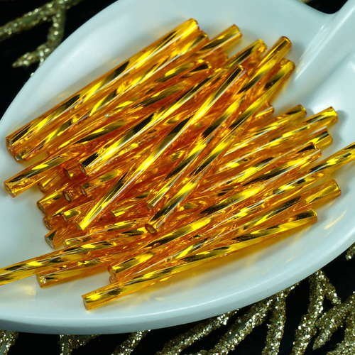 50pcs x 35 mm extra longue jaune d'argent bordée de torsadées en verre tchèque perles de bugle preci sku-21265