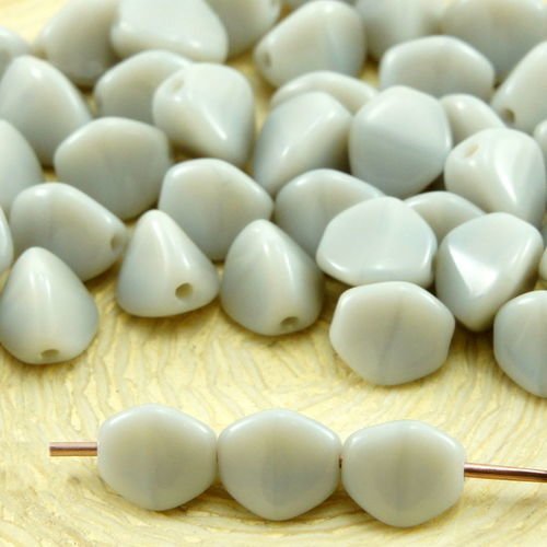 50pcs opaque gris clair grosse pincée bicone facettes en verre tchèque perles d'entretoise de 7mm sku-32028