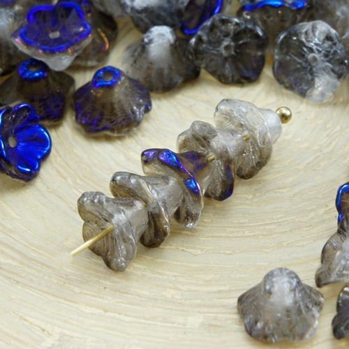 40pcs cristal clair bleu azur métallisé demi petite cloche fleur de bouchons de verre tchèque perles sku-32370